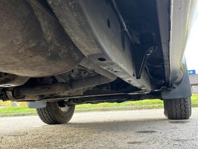 Черный Ниссан Навара, объемом двигателя 2.5 л и пробегом 177 тыс. км за 8900 $, фото 16 на Automoto.ua