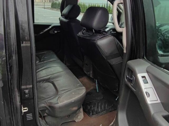 Черный Ниссан Навара, объемом двигателя 2.5 л и пробегом 162 тыс. км за 5300 $, фото 5 на Automoto.ua