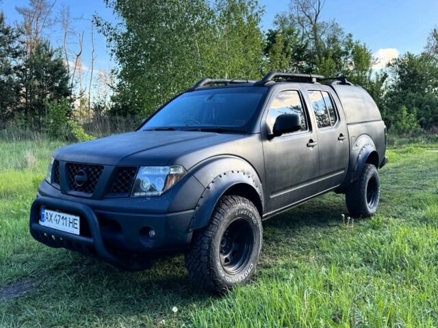 Черный Ниссан Навара, объемом двигателя 2.5 л и пробегом 200 тыс. км за 6100 $, фото 2 на Automoto.ua