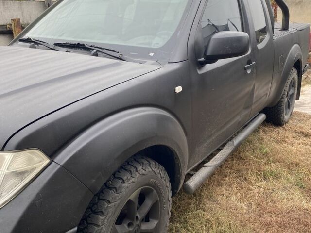 Черный Ниссан Навара, объемом двигателя 2.5 л и пробегом 314 тыс. км за 4950 $, фото 1 на Automoto.ua