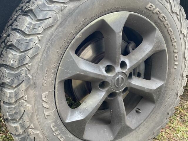 Черный Ниссан Навара, объемом двигателя 2.5 л и пробегом 314 тыс. км за 4950 $, фото 3 на Automoto.ua