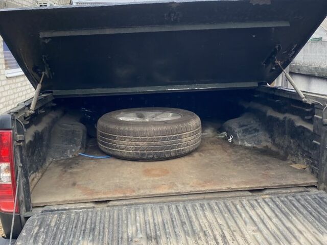 Черный Ниссан Навара, объемом двигателя 2.5 л и пробегом 314 тыс. км за 4950 $, фото 9 на Automoto.ua