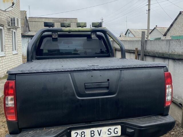 Черный Ниссан Навара, объемом двигателя 2.5 л и пробегом 314 тыс. км за 4950 $, фото 12 на Automoto.ua
