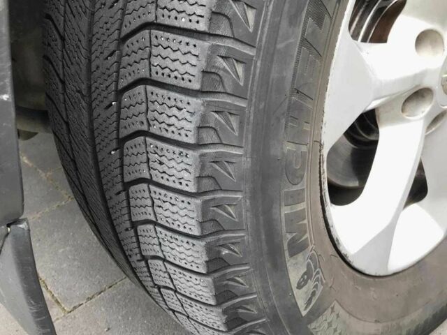 Черный Ниссан Навара, объемом двигателя 2.5 л и пробегом 195 тыс. км за 5700 $, фото 13 на Automoto.ua