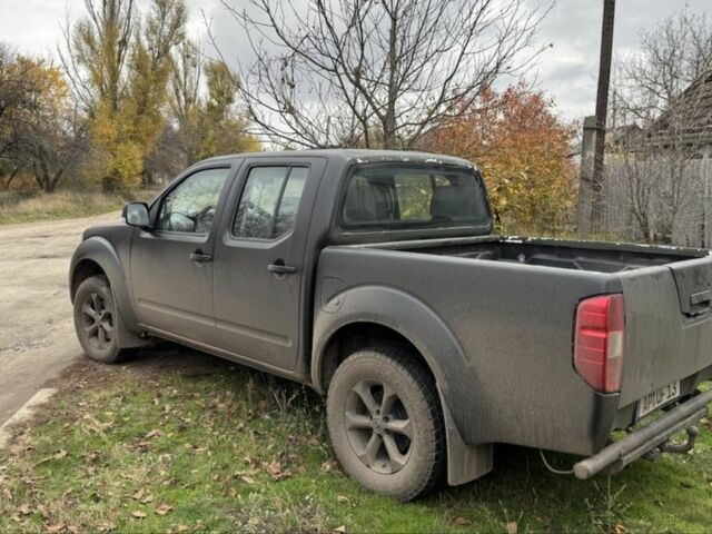 Чорний Ніссан Навара, об'ємом двигуна 2.5 л та пробігом 465 тис. км за 11000 $, фото 2 на Automoto.ua