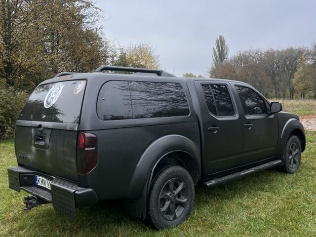 Черный Ниссан Навара, объемом двигателя 2.5 л и пробегом 200 тыс. км за 4950 $, фото 3 на Automoto.ua