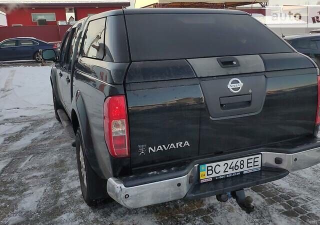 Черный Ниссан Навара, объемом двигателя 2.5 л и пробегом 320 тыс. км за 17300 $, фото 1 на Automoto.ua