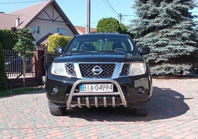 Черный Ниссан Навара, объемом двигателя 2.5 л и пробегом 271 тыс. км за 3650 $, фото 1 на Automoto.ua