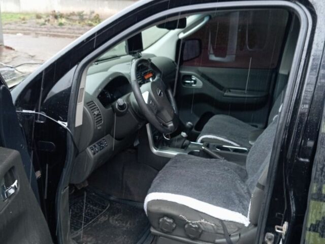 Черный Ниссан Навара, объемом двигателя 0 л и пробегом 193 тыс. км за 5697 $, фото 2 на Automoto.ua