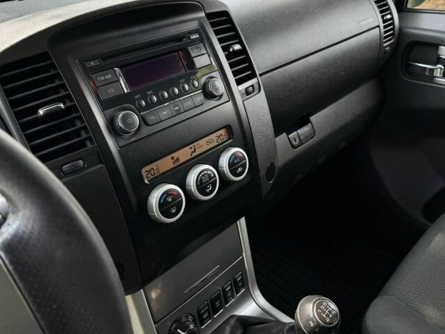 Ниссан Навара 2012 в Ровно на Automoto.ua Черный Ниссан Навара, объемом двигателя 2.5 л и пробегом 220 тыс. км за 9029 $, фото 8 на Automoto.ua