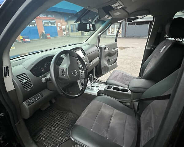 Чорний Ніссан Навара, об'ємом двигуна 2.5 л та пробігом 596 тис. км за 15000 $, фото 10 на Automoto.ua