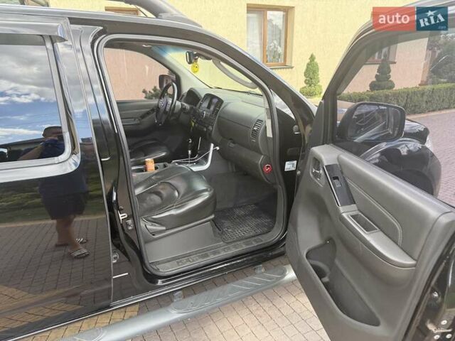Чорний Ніссан Навара, об'ємом двигуна 2.99 л та пробігом 245 тис. км за 15400 $, фото 7 на Automoto.ua