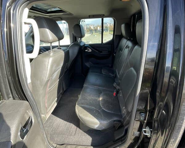 Черный Ниссан Навара, объемом двигателя 0 л и пробегом 170 тыс. км за 9856 $, фото 6 на Automoto.ua