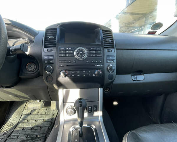 Черный Ниссан Навара, объемом двигателя 0 л и пробегом 170 тыс. км за 9856 $, фото 8 на Automoto.ua