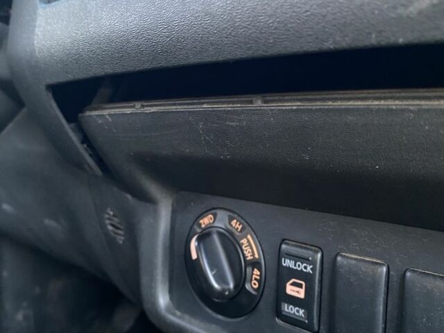 Черный Ниссан Навара, объемом двигателя 2.5 л и пробегом 220 тыс. км за 5200 $, фото 21 на Automoto.ua