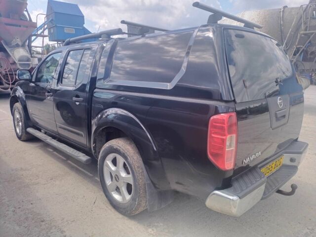 Черный Ниссан Навара, объемом двигателя 3 л и пробегом 350 тыс. км за 11001 $, фото 5 на Automoto.ua