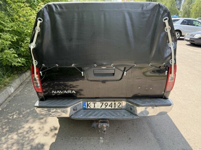 Чорний Ніссан Навара, об'ємом двигуна 2.5 л та пробігом 305 тис. км за 5058 $, фото 3 на Automoto.ua