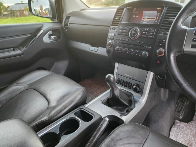 Черный Ниссан Навара, объемом двигателя 2.5 л и пробегом 101 тыс. км за 7915 $, фото 16 на Automoto.ua