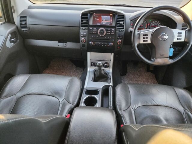 Черный Ниссан Навара, объемом двигателя 2.5 л и пробегом 101 тыс. км за 7915 $, фото 22 на Automoto.ua