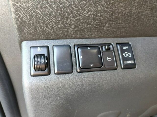 Черный Ниссан Навара, объемом двигателя 2.5 л и пробегом 339 тыс. км за 4500 $, фото 11 на Automoto.ua