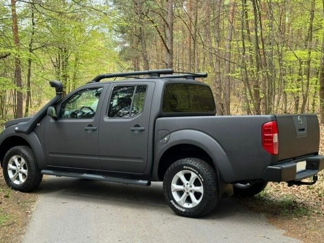 Черный Ниссан Навара, объемом двигателя 2.5 л и пробегом 339 тыс. км за 4500 $, фото 2 на Automoto.ua