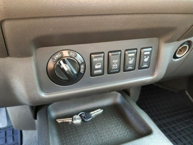 Черный Ниссан Навара, объемом двигателя 2.5 л и пробегом 339 тыс. км за 4500 $, фото 15 на Automoto.ua