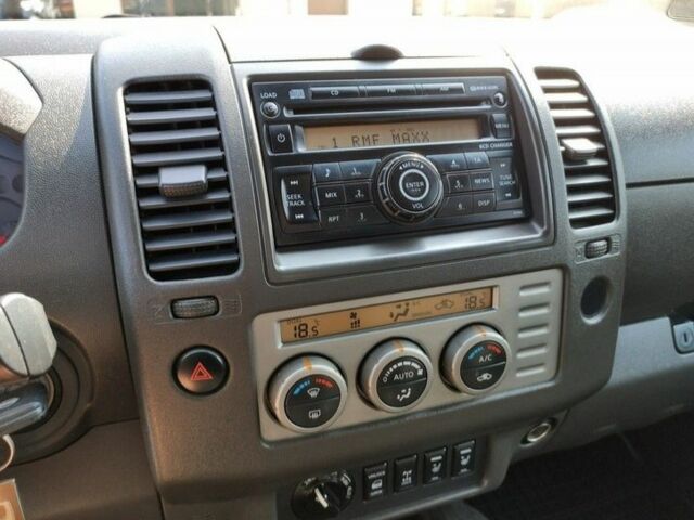 Черный Ниссан Навара, объемом двигателя 2.5 л и пробегом 339 тыс. км за 4500 $, фото 13 на Automoto.ua