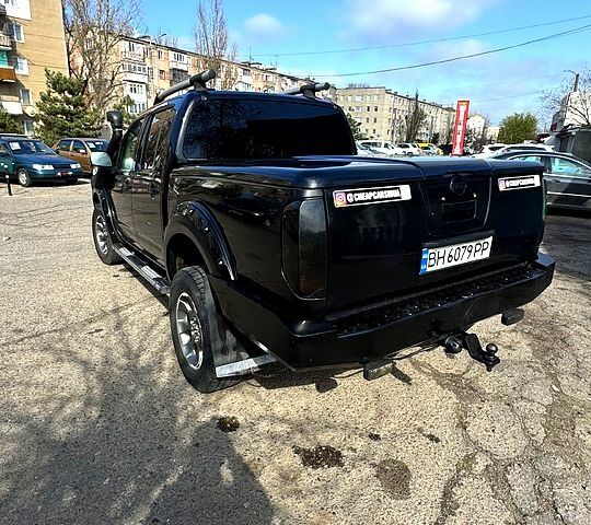 Черный Ниссан Навара, объемом двигателя 2.5 л и пробегом 357 тыс. км за 7999 $, фото 5 на Automoto.ua