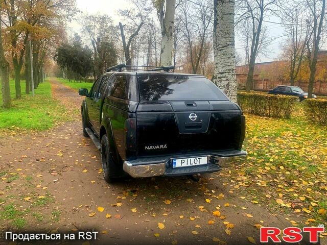 Черный Ниссан Навара, объемом двигателя 2.5 л и пробегом 260 тыс. км за 9500 $, фото 2 на Automoto.ua