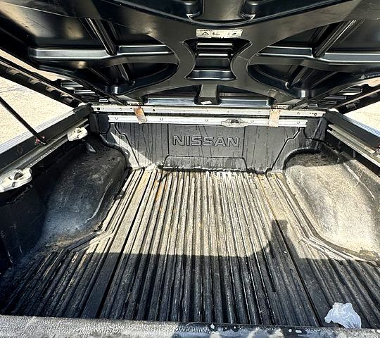 Черный Ниссан Навара, объемом двигателя 2.5 л и пробегом 357 тыс. км за 7999 $, фото 6 на Automoto.ua