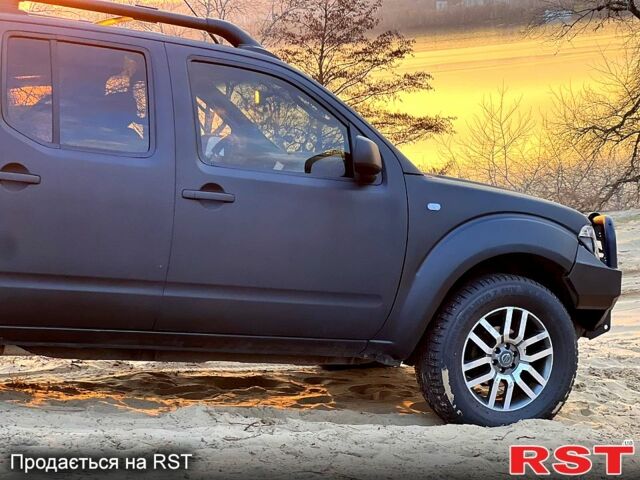 Чорний Ніссан Навара, об'ємом двигуна 2.5 л та пробігом 360 тис. км за 13000 $, фото 1 на Automoto.ua