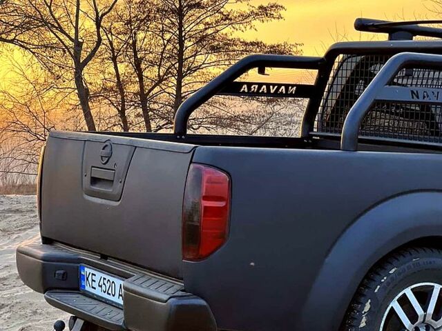 Чорний Ніссан Навара, об'ємом двигуна 2.5 л та пробігом 360 тис. км за 13000 $, фото 3 на Automoto.ua