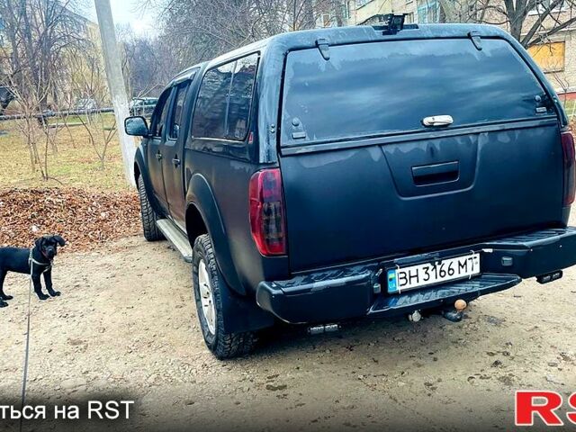 Черный Ниссан Навара, объемом двигателя 2.5 л и пробегом 370 тыс. км за 8000 $, фото 2 на Automoto.ua