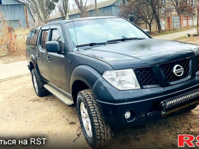 Черный Ниссан Навара, объемом двигателя 2.5 л и пробегом 370 тыс. км за 8000 $, фото 3 на Automoto.ua