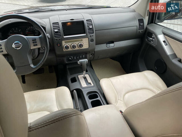 Фиолетовый Ниссан Навара, объемом двигателя 2.49 л и пробегом 201 тыс. км за 12500 $, фото 31 на Automoto.ua