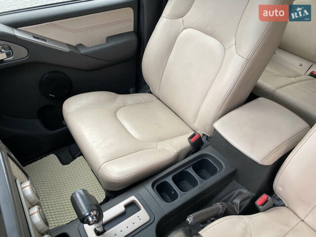 Фиолетовый Ниссан Навара, объемом двигателя 2.49 л и пробегом 201 тыс. км за 12500 $, фото 20 на Automoto.ua