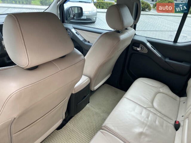 Фиолетовый Ниссан Навара, объемом двигателя 2.49 л и пробегом 201 тыс. км за 12500 $, фото 30 на Automoto.ua