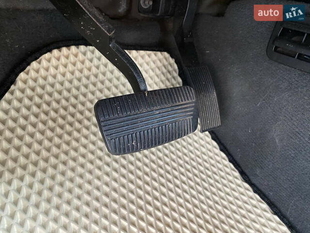 Фиолетовый Ниссан Навара, объемом двигателя 2.49 л и пробегом 201 тыс. км за 12500 $, фото 24 на Automoto.ua