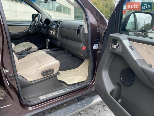 Фиолетовый Ниссан Навара, объемом двигателя 2.49 л и пробегом 201 тыс. км за 12500 $, фото 39 на Automoto.ua