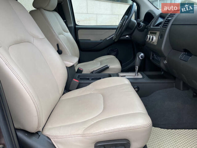 Фиолетовый Ниссан Навара, объемом двигателя 2.49 л и пробегом 201 тыс. км за 12500 $, фото 40 на Automoto.ua