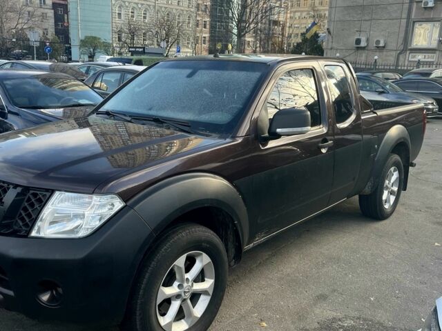 Коричневый Ниссан Навара, объемом двигателя 2.5 л и пробегом 220 тыс. км за 13999 $, фото 1 на Automoto.ua