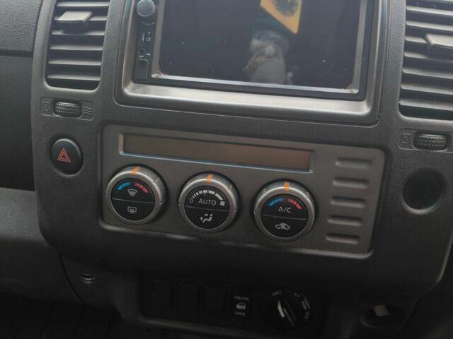 Коричневый Ниссан Навара, объемом двигателя 2.5 л и пробегом 160 тыс. км за 6800 $, фото 7 на Automoto.ua