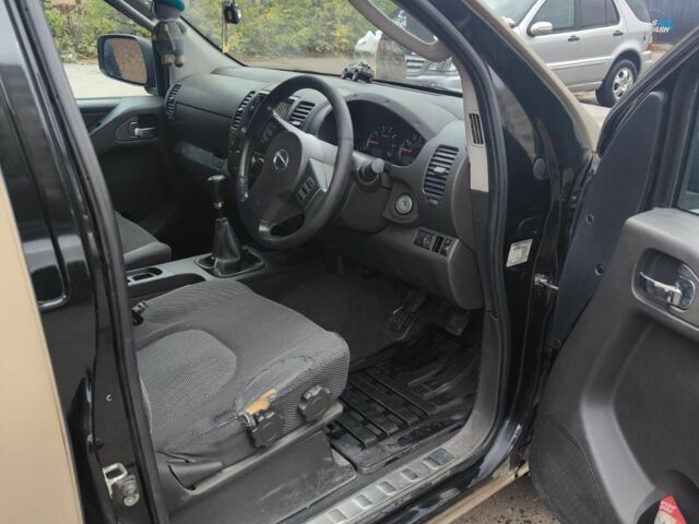 Коричневый Ниссан Навара, объемом двигателя 2.5 л и пробегом 160 тыс. км за 6800 $, фото 3 на Automoto.ua