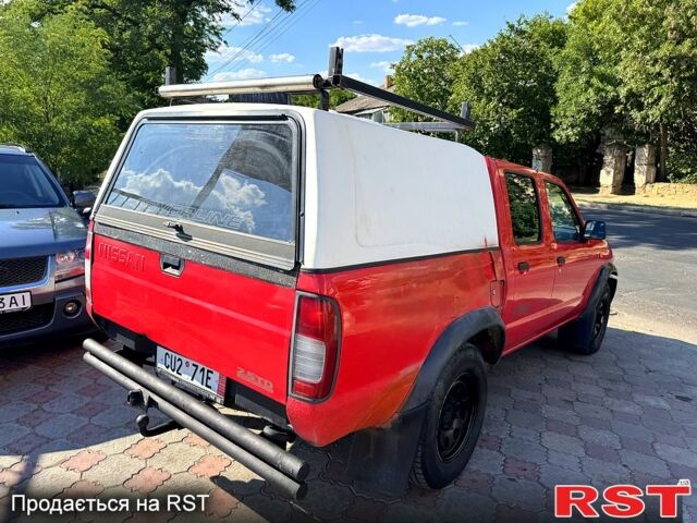 Червоний Ніссан Навара, об'ємом двигуна 2.5 л та пробігом 250 тис. км за 4199 $, фото 3 на Automoto.ua