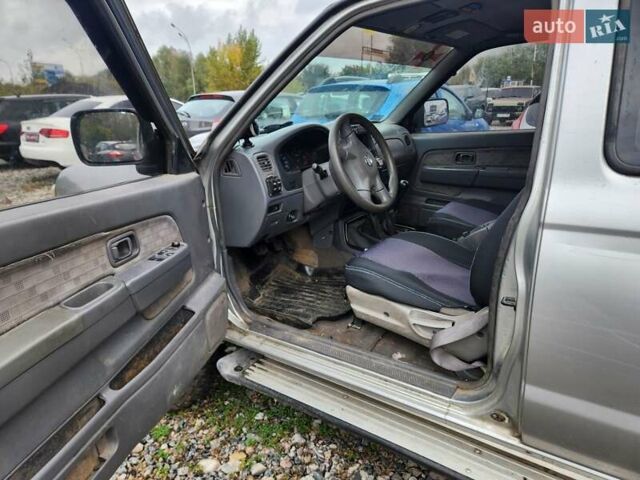 Серый Ниссан Навара, объемом двигателя 2.7 л и пробегом 240 тыс. км за 7999 $, фото 11 на Automoto.ua