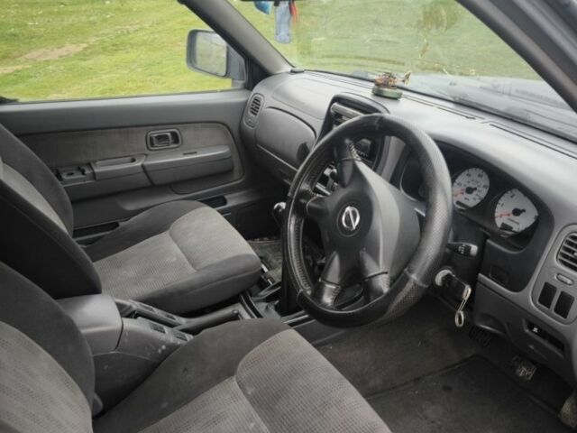 Серый Ниссан Навара, объемом двигателя 0 л и пробегом 200 тыс. км за 4500 $, фото 3 на Automoto.ua