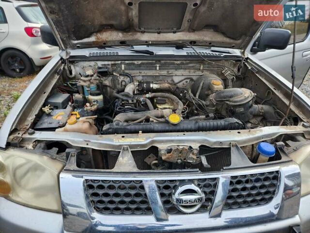 Серый Ниссан Навара, объемом двигателя 2.7 л и пробегом 240 тыс. км за 7999 $, фото 29 на Automoto.ua