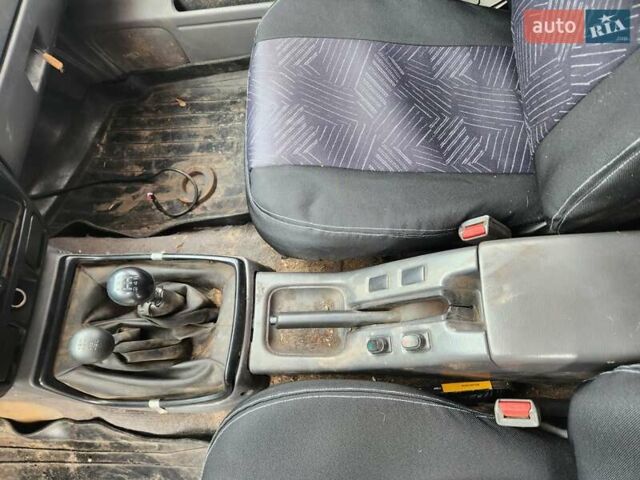 Серый Ниссан Навара, объемом двигателя 2.7 л и пробегом 240 тыс. км за 7999 $, фото 13 на Automoto.ua