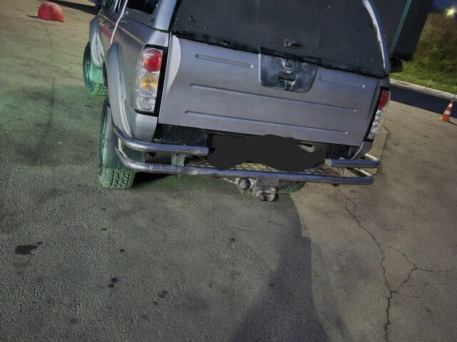 Сірий Ніссан Навара, об'ємом двигуна 2.5 л та пробігом 1 тис. км за 6500 $, фото 3 на Automoto.ua