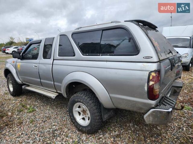 Серый Ниссан Навара, объемом двигателя 2.7 л и пробегом 240 тыс. км за 7999 $, фото 4 на Automoto.ua